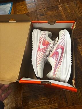 Nike women’s run defy shoes